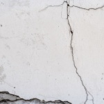 Setzrisse am Haus erkennen: So unterscheiden Sie harmlose Risse von ernsthaften Bauschäden